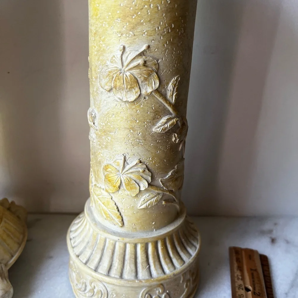 Elegant Decorative Set of 2 candle holders with birds